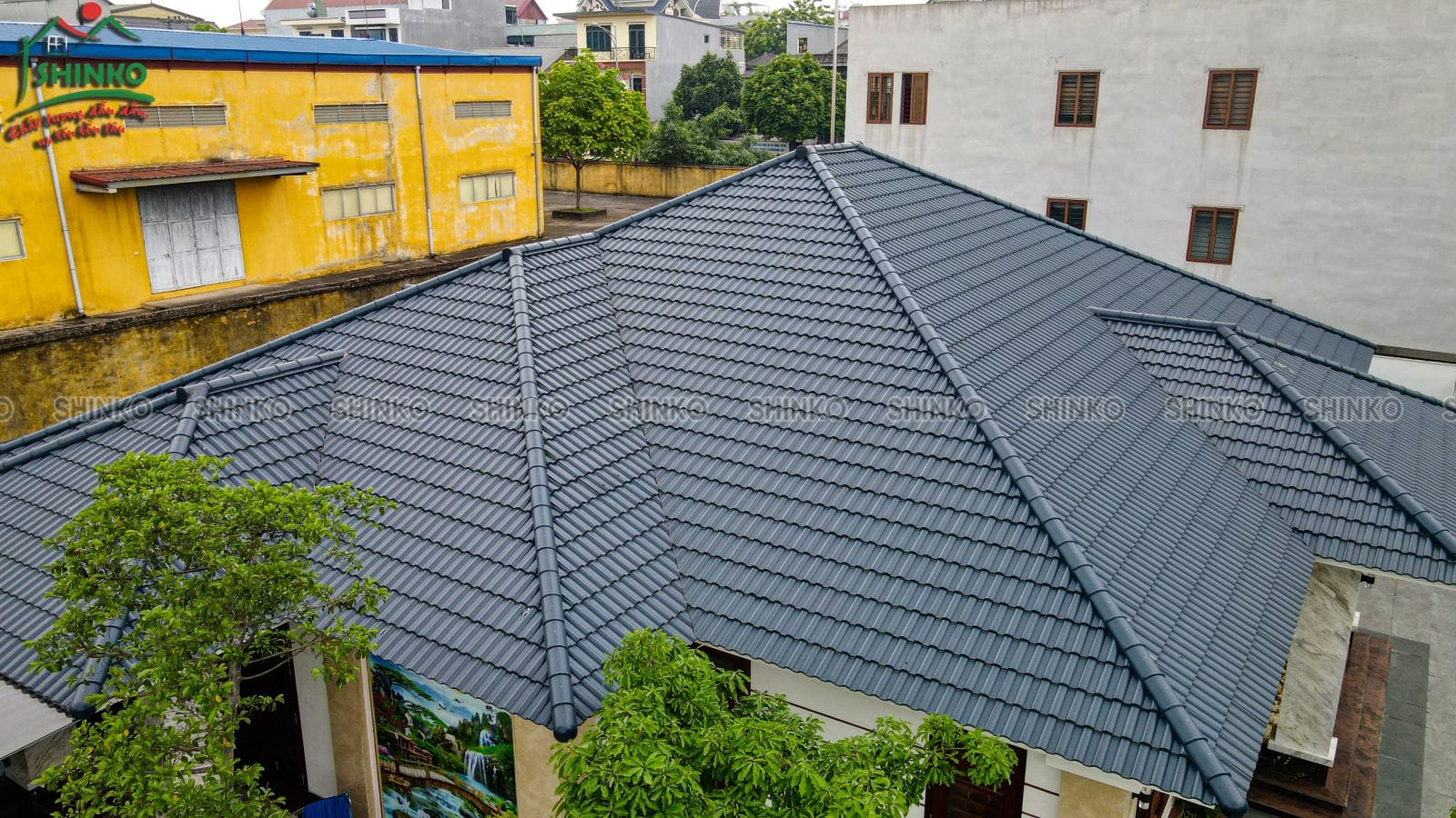 Ngói màu shinko luôn là sự lựa chọn hàng đầu cho các công trình nhà mái thái