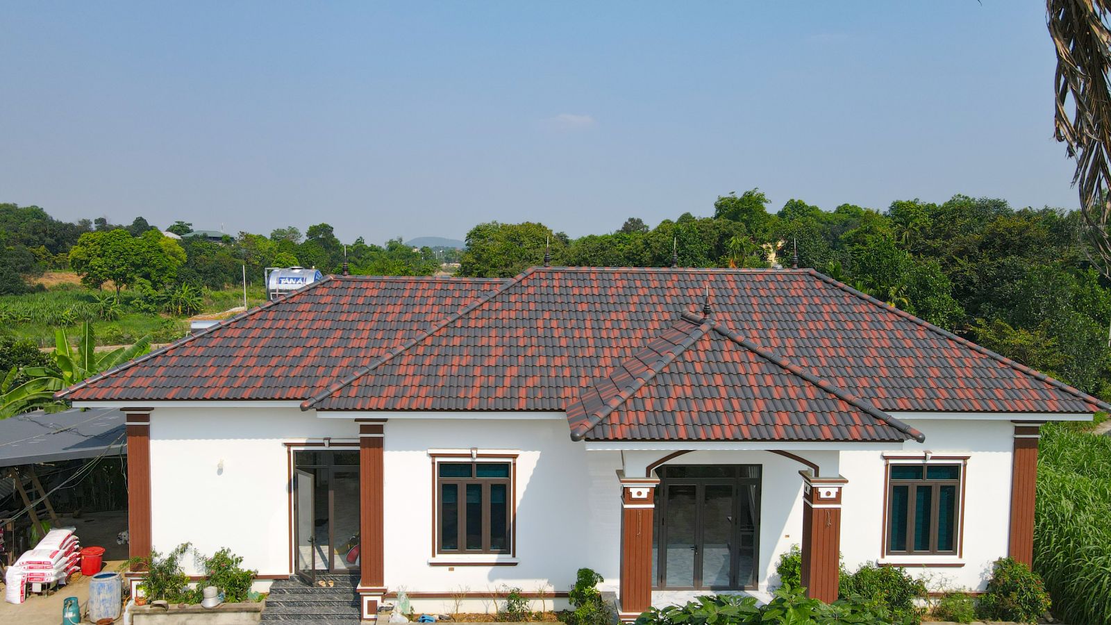 Phối cảnh mẫu nhà mái ngói 1 tầng đẹp kiểu mái ngói truyền thống gia đình việt